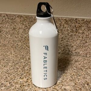 𝅺Fabletics 20 oz water bottle